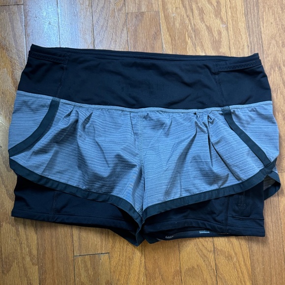 Lululemon Run Speed Squad Shorts Slate Gray/ Black with Flirty Pocket Sz. 6 - Picture 2 of 8
